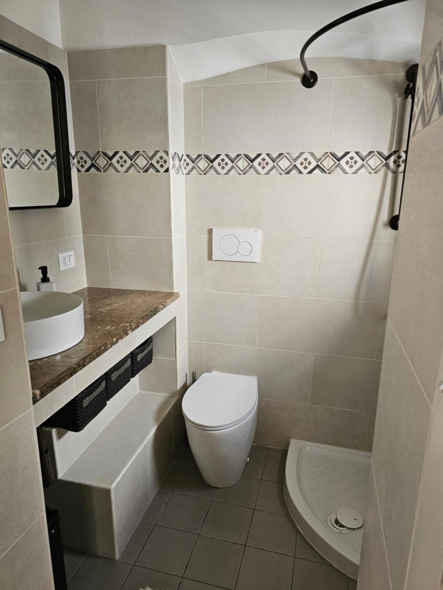 Casa Josephina - Three Level Stone Home With Balcony, 2 Roof Terraces & Sea Views Ostuni Chambre photo
