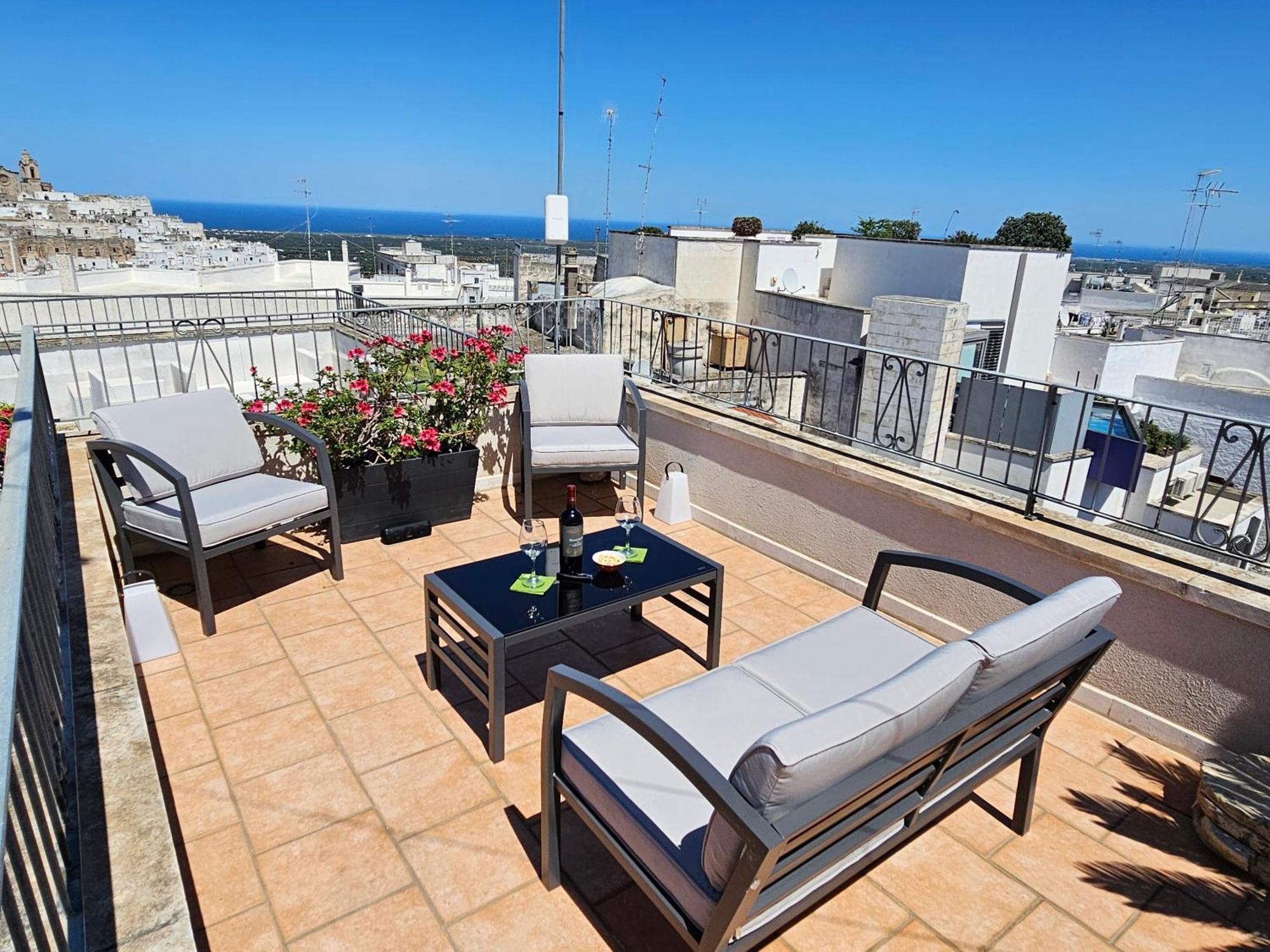 Casa Josephina - Three Level Stone Home With Balcony, 2 Roof Terraces & Sea Views Ostuni Chambre photo